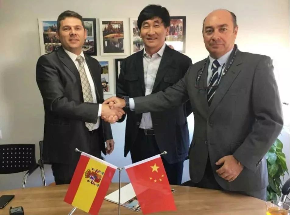 https://mmbiz.qlogo.cn/mmbiz_jpg/bM6FGpxxOlSkIkJq8307FxviagqIBpuPG3aT5UodZHIENHkTvmMV1GvvqjcxsbrJG0n4Nad4Ucviaoic4FBwdS3eg/640?wx_fmt=jpeg